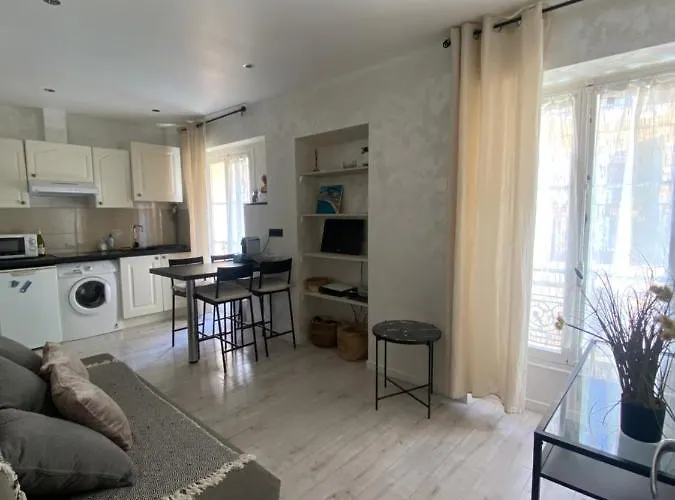 Le Suquet, Old Town, Cannes Center, 2 Rooms Appt, Public Parking