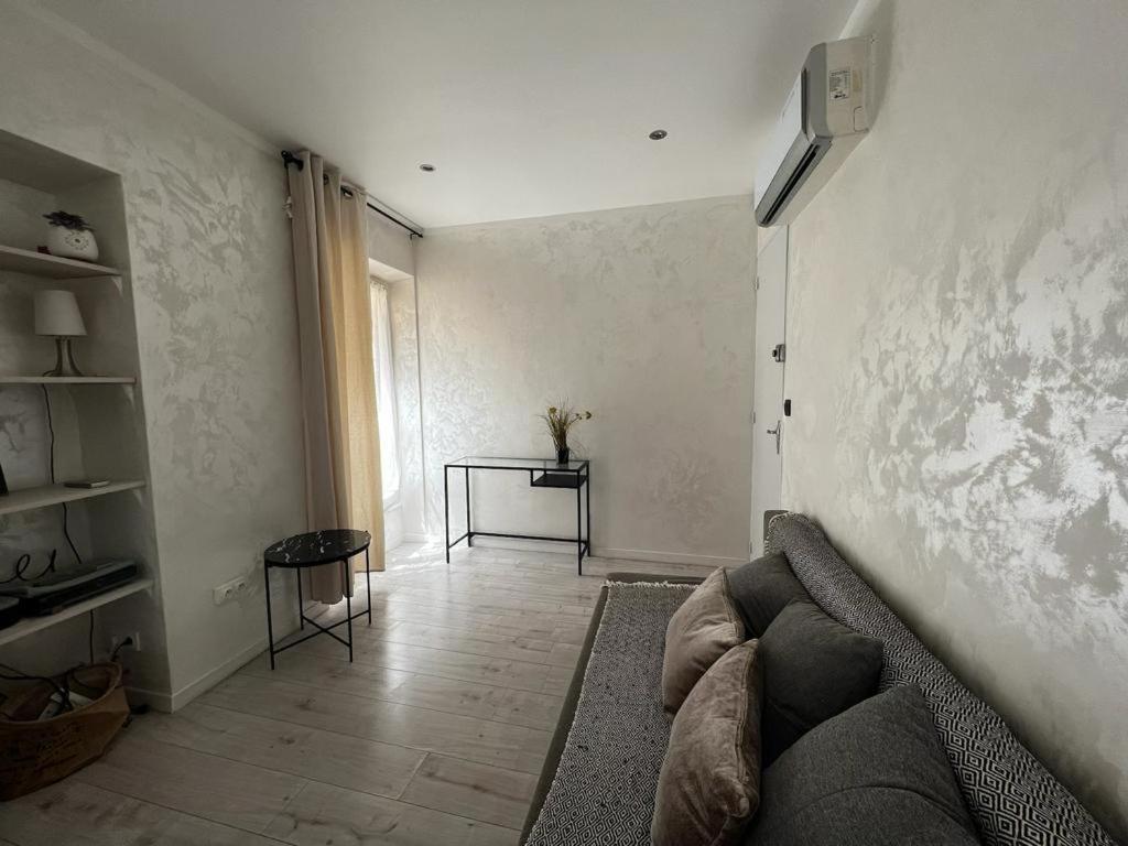 Apartment Le Suquet, Old Town, Center, 2 Appt, Public Parking